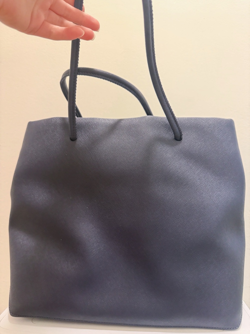 Marc Jacobs Navy Embossed Logo Leather Shoulder Bag - Picture 4 of 7